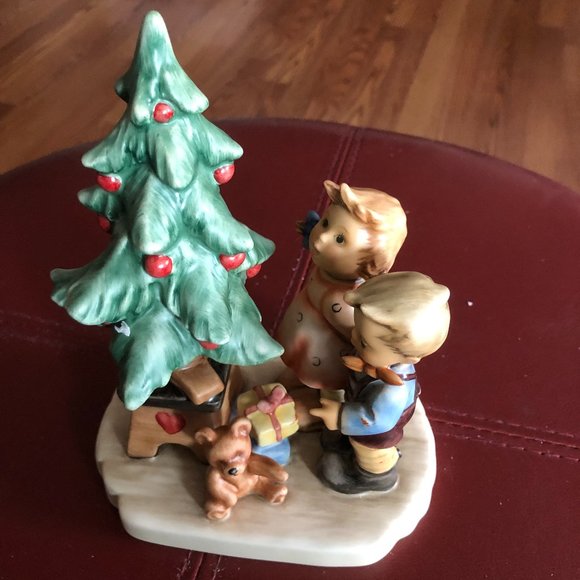 Hummel " Wonder of Christmas" 2015 Figurine